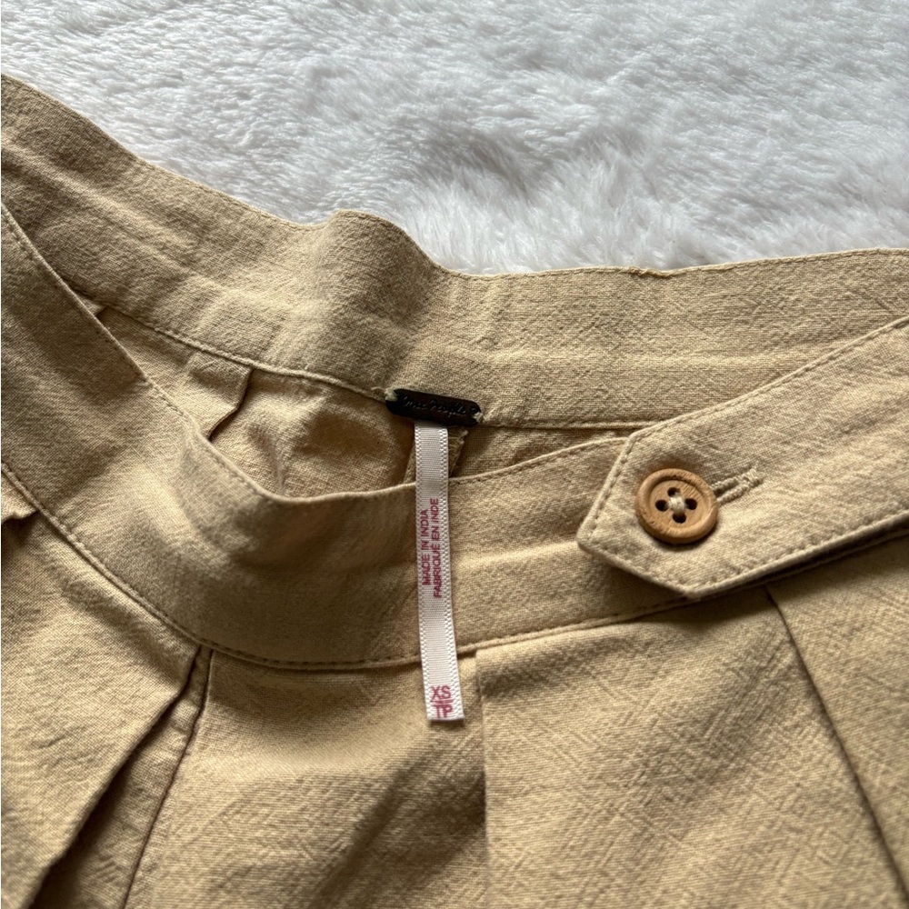 Free People Pleated Linen Shorts with button detail size XS - Picture 4 of 6